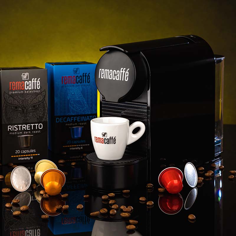 aparat de cafea REMACAFÉ Alfa Slim, cu un cadou de 50 de capsule